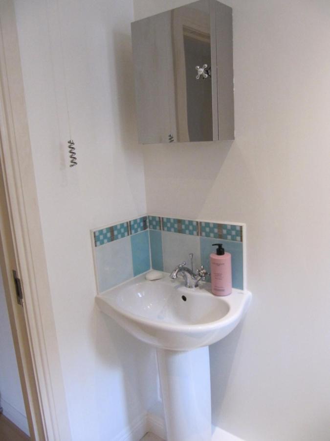 Cozy Off Road 2 Bedroom Cottage Apartment With Free Wi-Fi And Private Parking Glasgow Ngoại thất bức ảnh